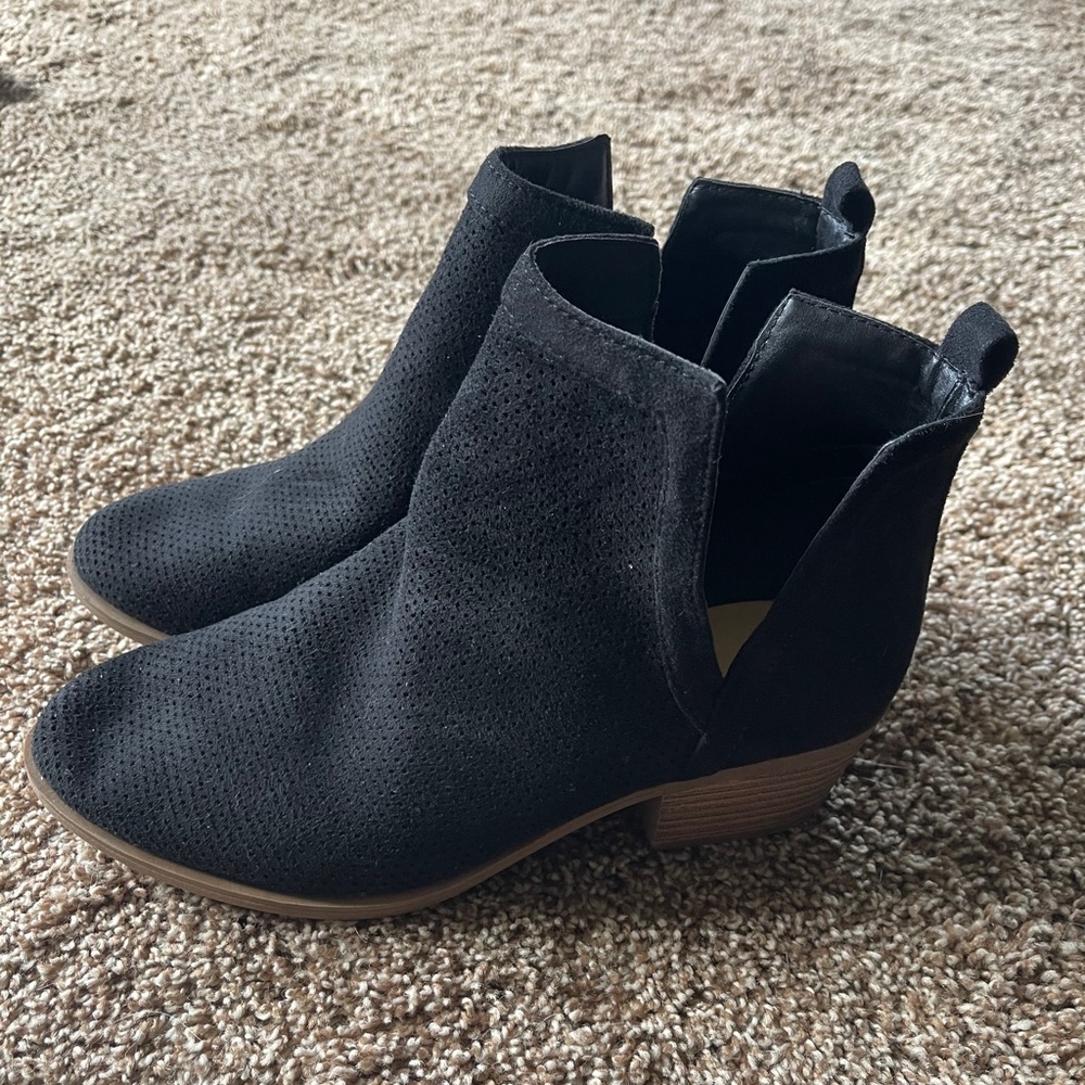 Super cute black booties - size 8.5
